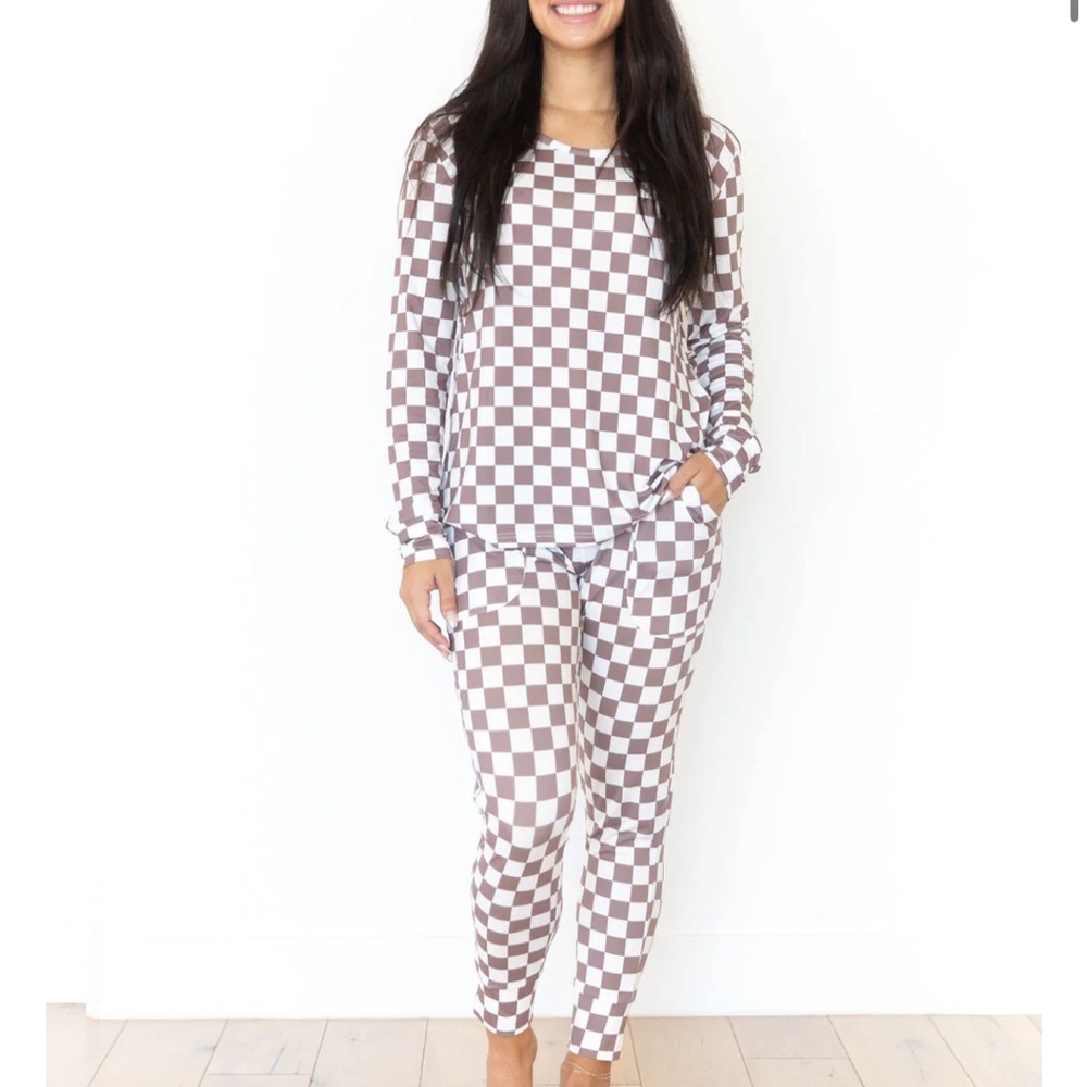 Cozys - women’s brown and white checkered pajama set - XS